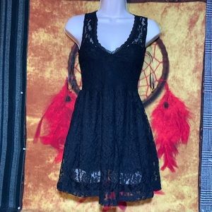 FOREVER 21-women’s black polyester floral lace sleeveless mid-length dress